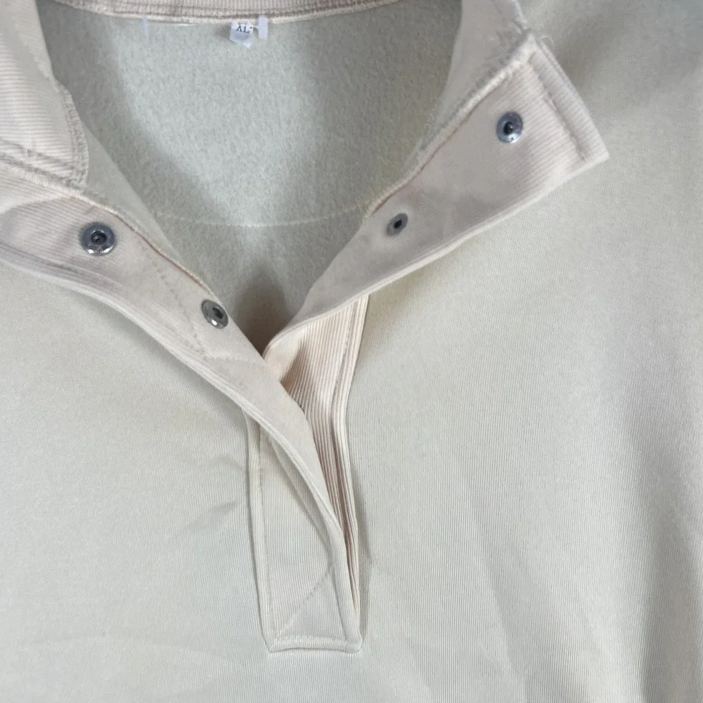 Women's XL Cream Quarter Snap Collared Pullover Sweatshirt Fleece Lined Relaxed